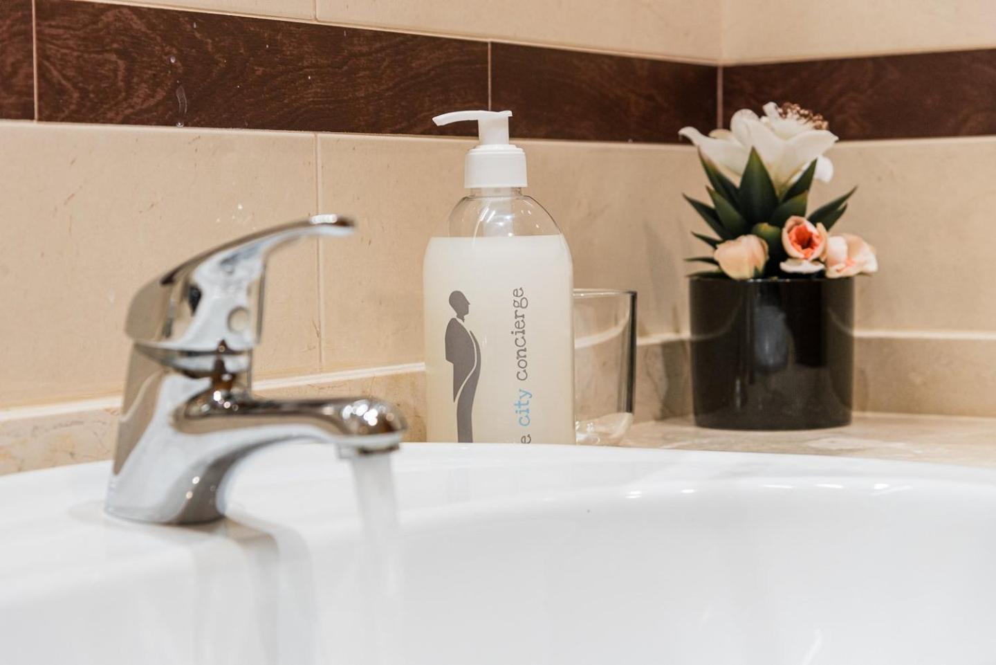 Guestready - Luxe Living By The Pool Apartment Povoa de Varzim Bagian luar foto